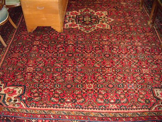 Red ground Hamadan carpet, 11ft 8in by 8ft 6in.(-)